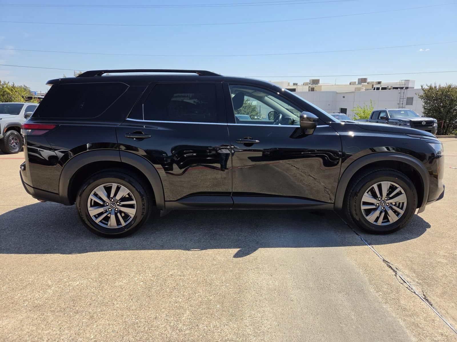 Certified 2025 Nissan Pathfinder SV FWD image 4