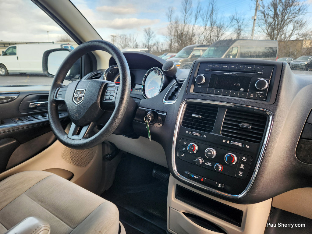 Used 2015 Dodge Grand Caravan SE w/ Quick Order Package 29E SE image 2
