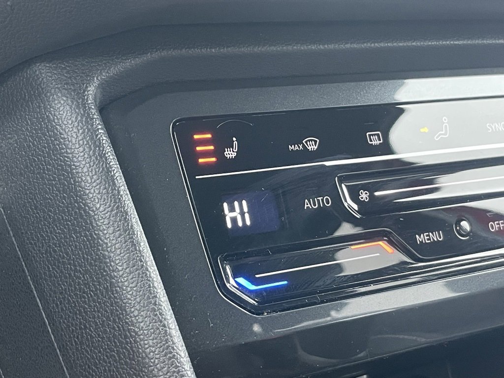 Used 2024 Volkswagen Tiguan SE R-Line image 17