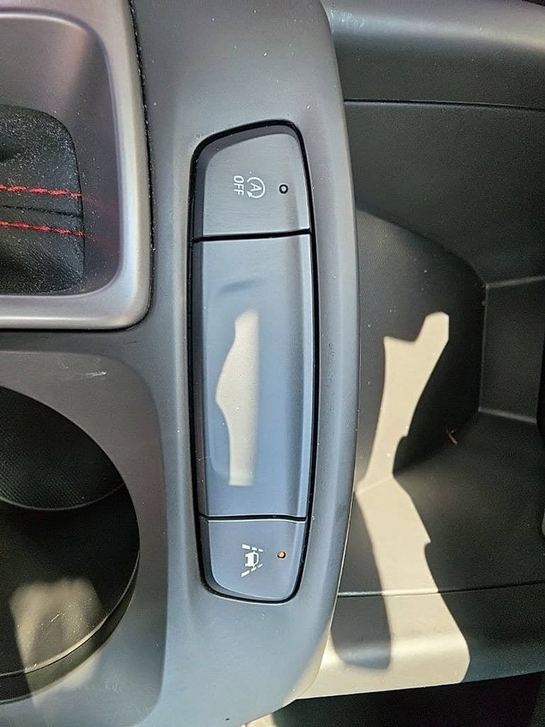 Certified 2024 Chevrolet Trax RS FWD image 19