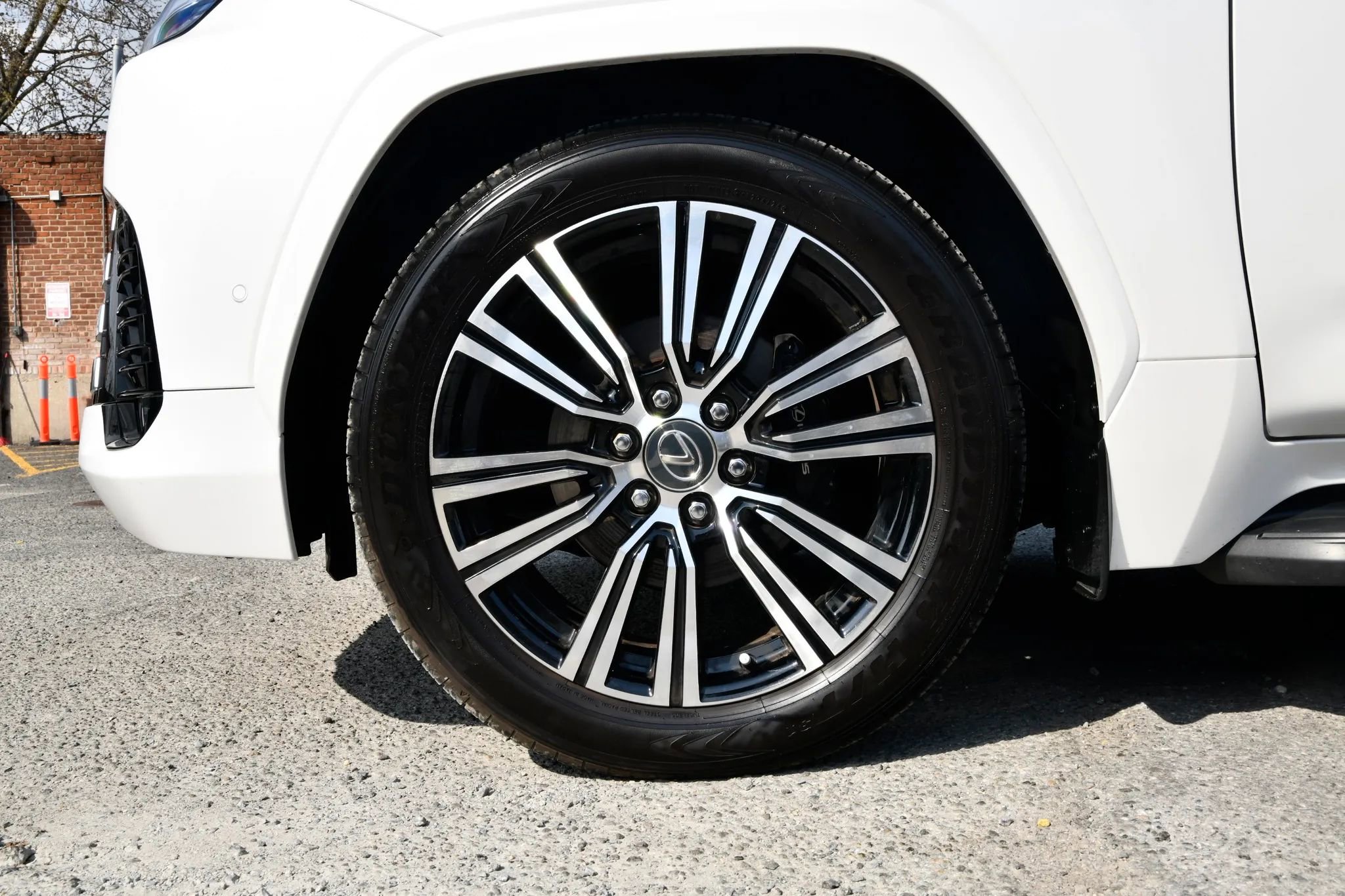 Used 2025 Lexus LX 700h Luxury AWD/4WD image 27