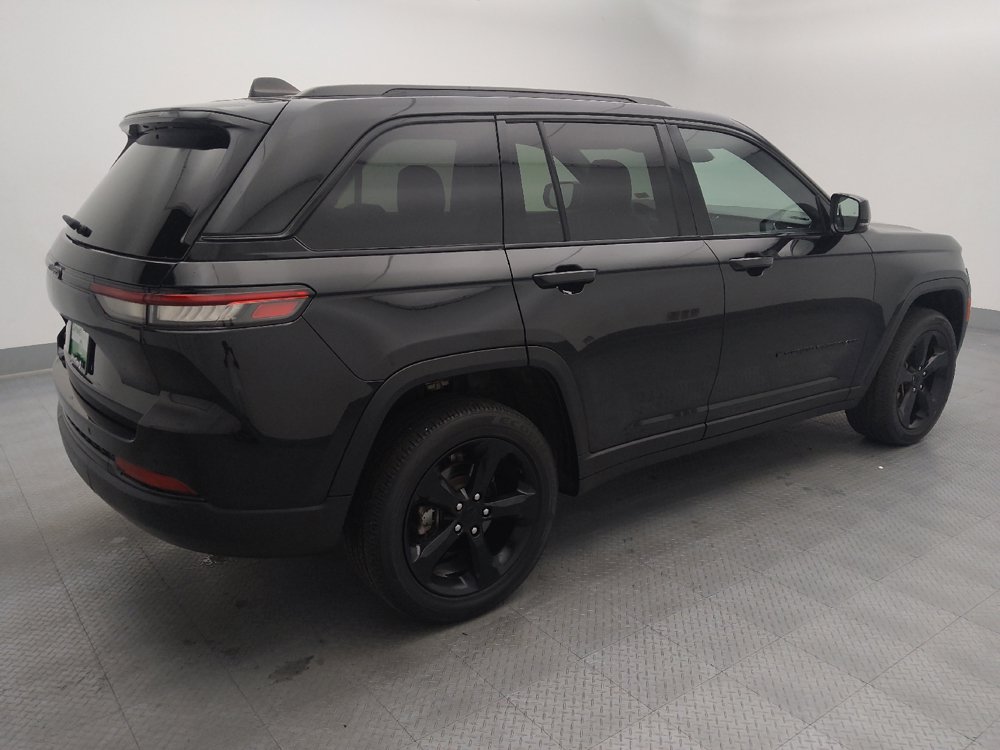 Used 2023 Jeep Grand Cherokee Altitude AWD/4WD image 10