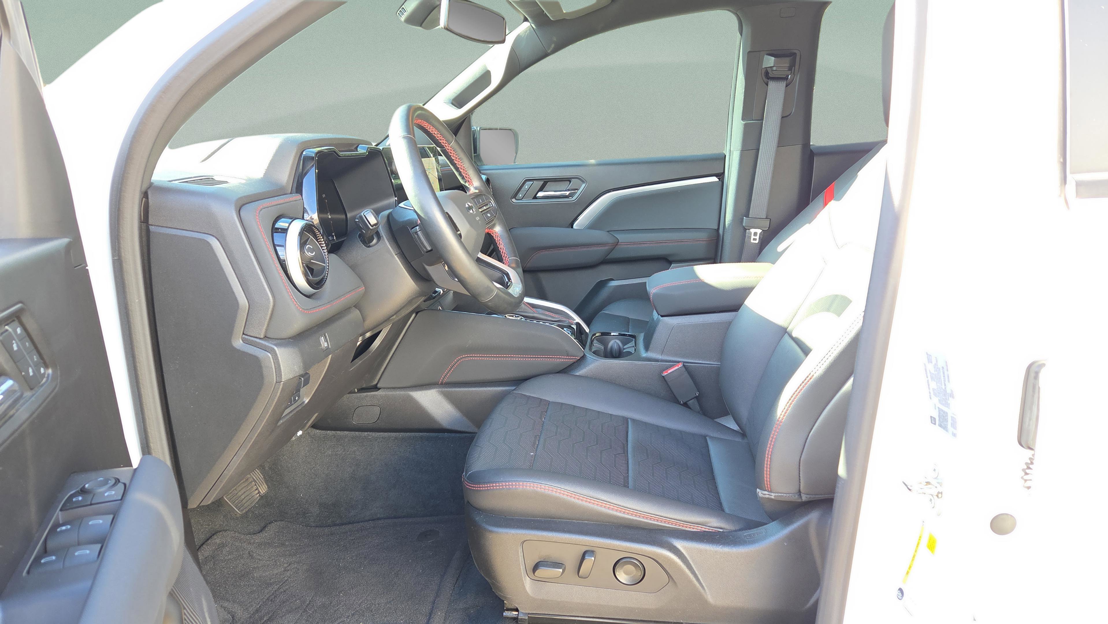 Used 2023 Chevrolet Colorado Z71 w/ Z71 Convenience Package 2 image 10