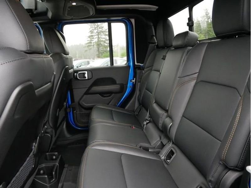 New 2025 Jeep Gladiator Sport image 23