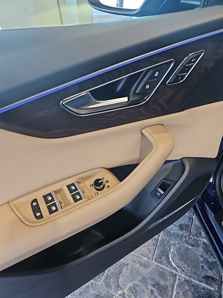 Used 2022 Audi Q8 Premium Plus w/ Premium Plus Package image 28