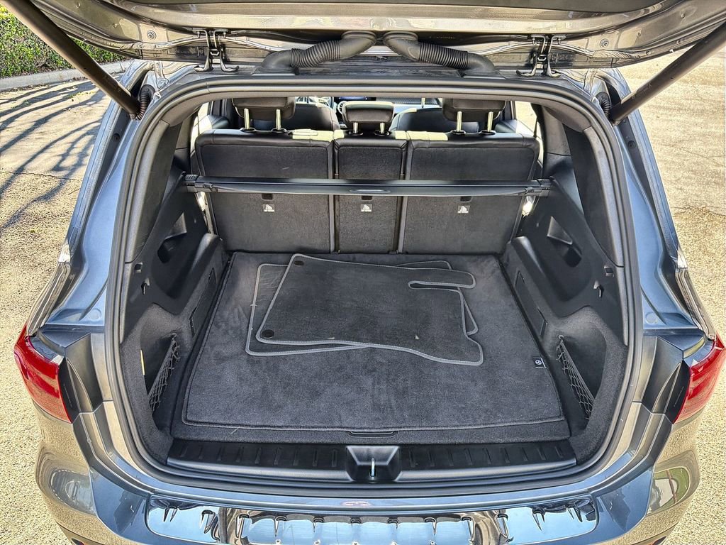 Used 2024 Mercedes-Benz GLB 250 4MATIC w/ Driver Assistance Package image 21