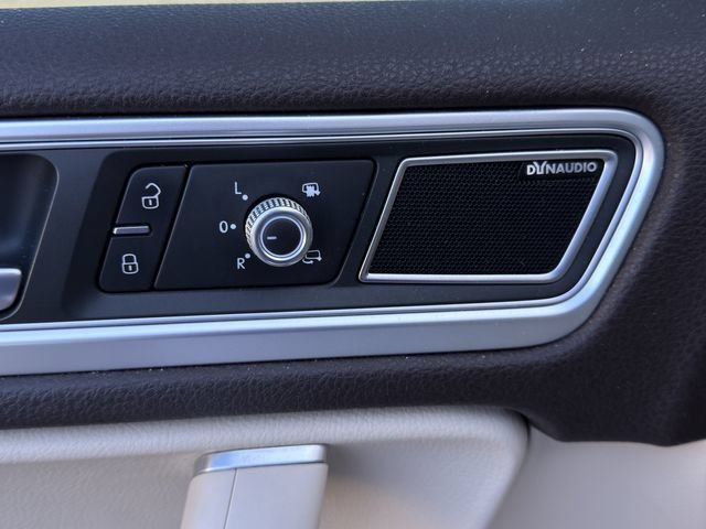 Used 2016 Volkswagen Touareg Executive AWD/4WD image 23