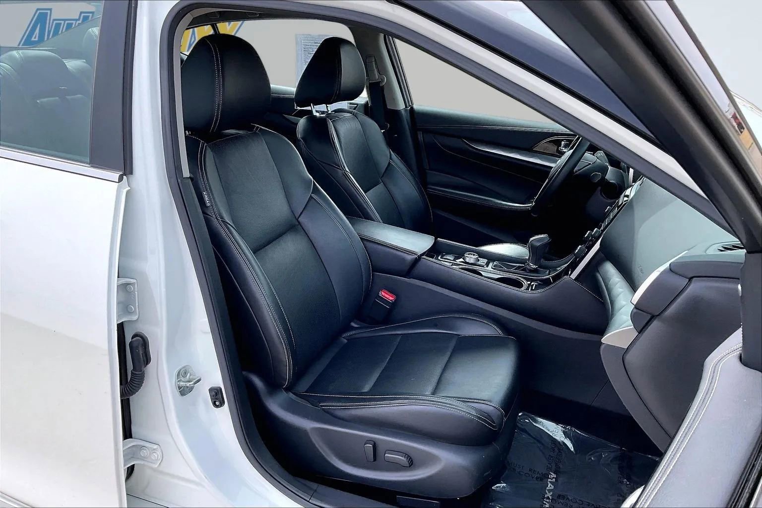 Used 2023 Nissan Maxima SL FWD image 35