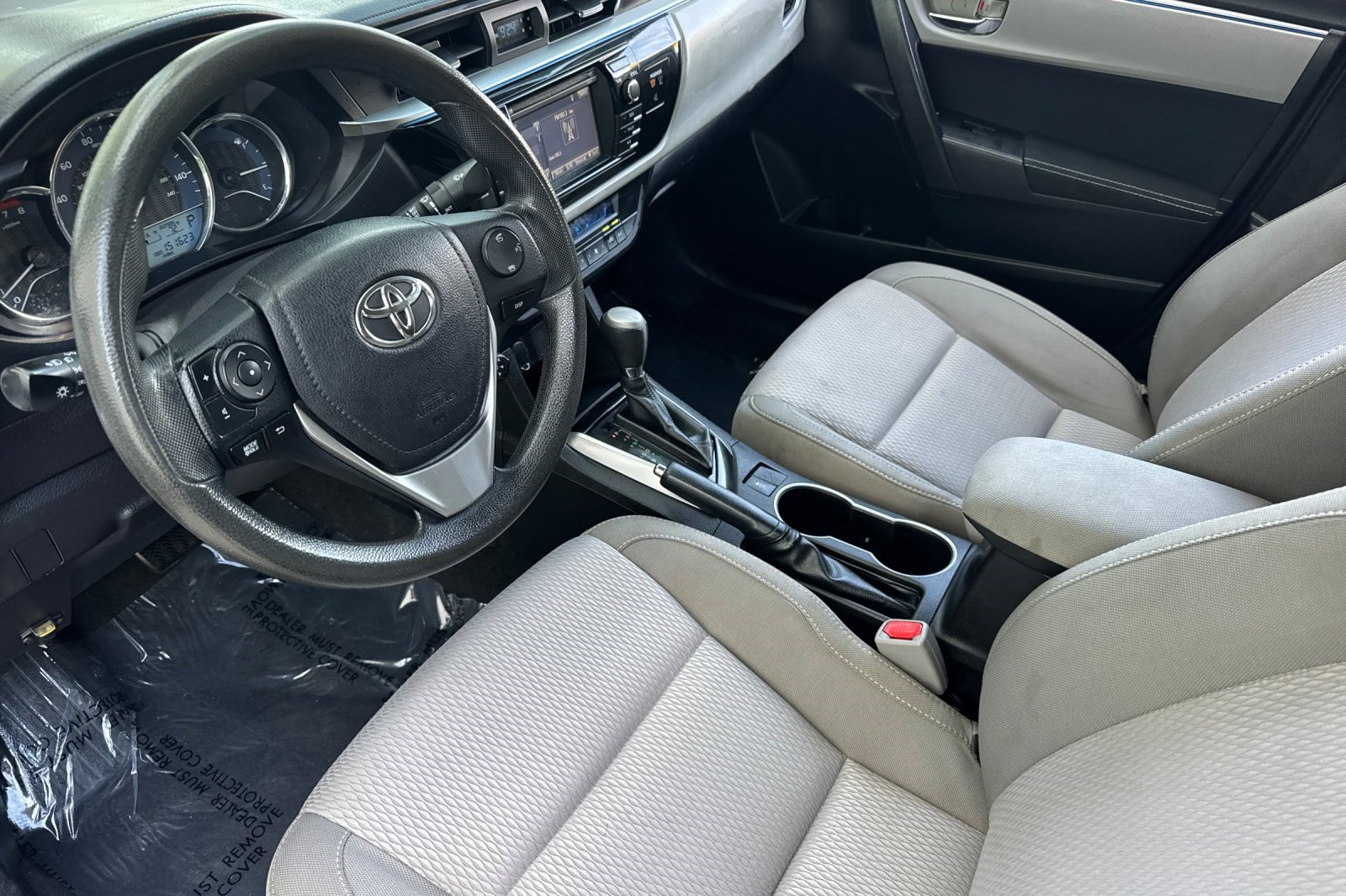 Used 2015 Toyota Corolla LE FWD image 4