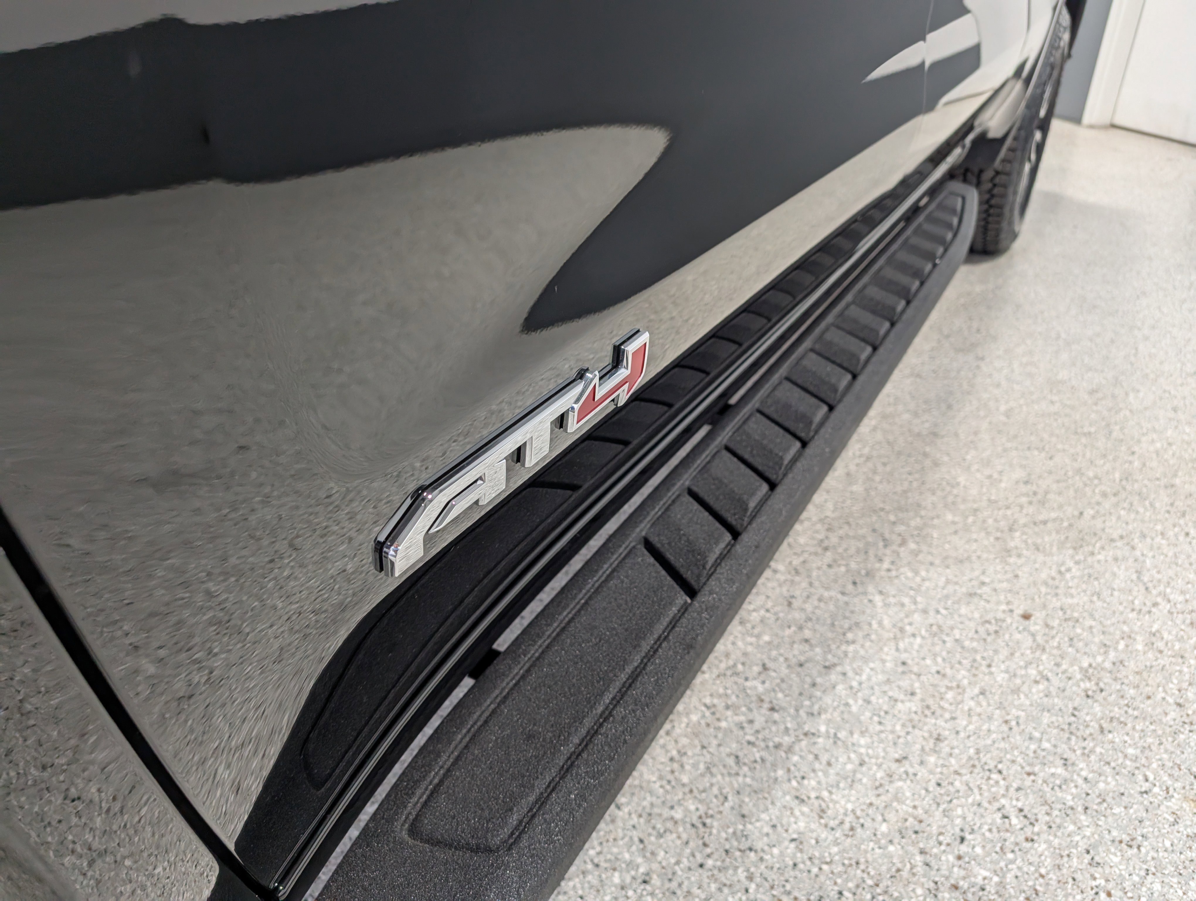 Used 2025 GMC Sierra 1500 AT4 w/ AT4 Premium Package image 10