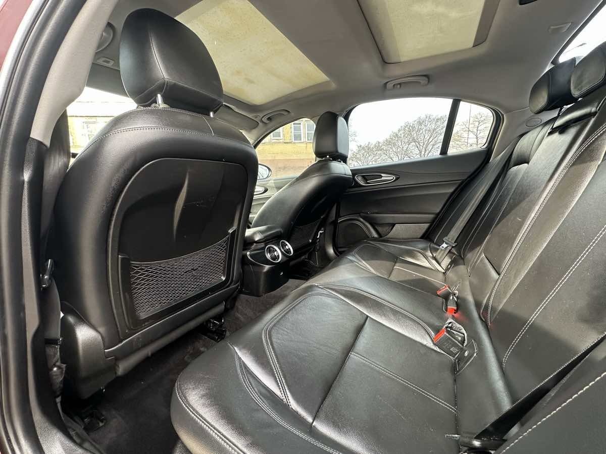 Used 2017 Alfa Romeo Giulia AWD image 19