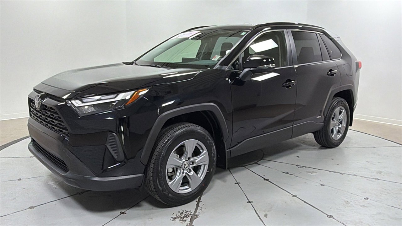 Certified 2025 Toyota RAV4 LE image 1