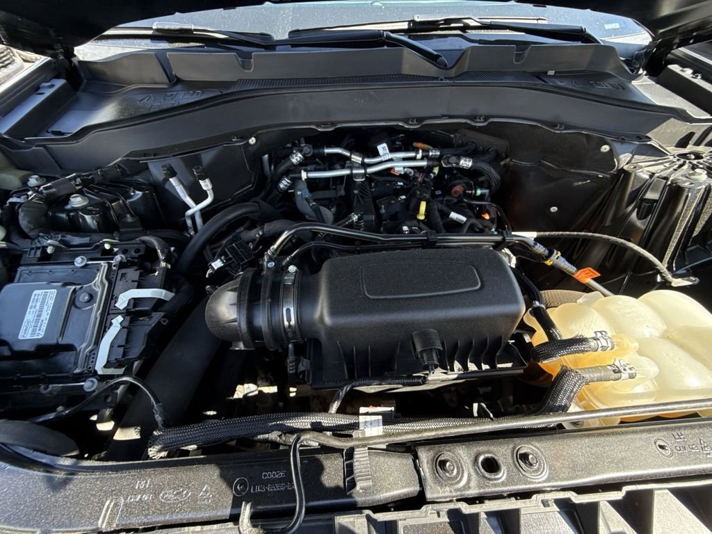 Used 2023 Ford Explorer XLT AWD/4WD image 26