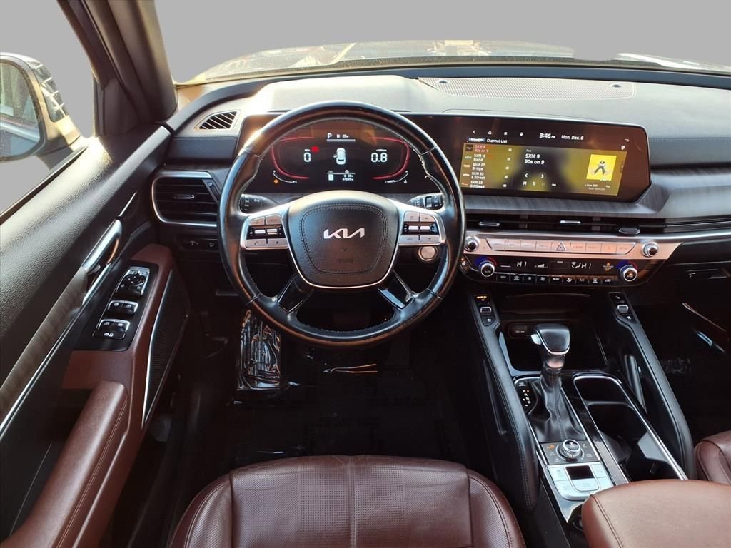 Used 2023 Kia Telluride EX w/ EX Captain's Chair Package image 4