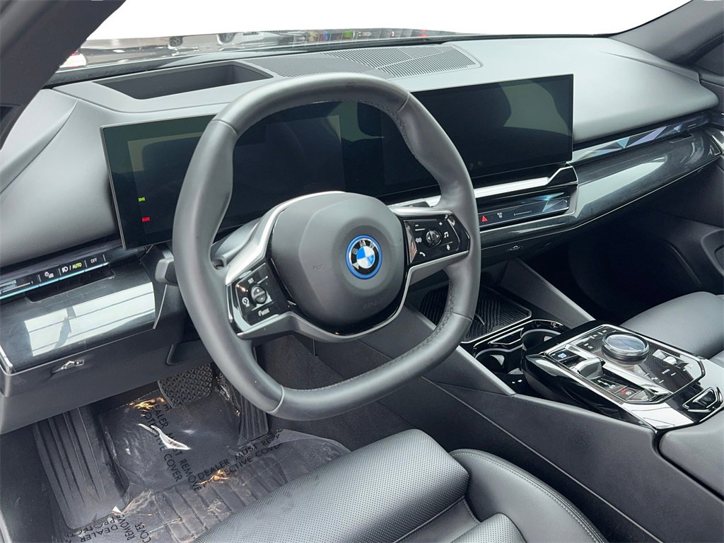 Used 2024 BMW i5 eDrive40i image 14