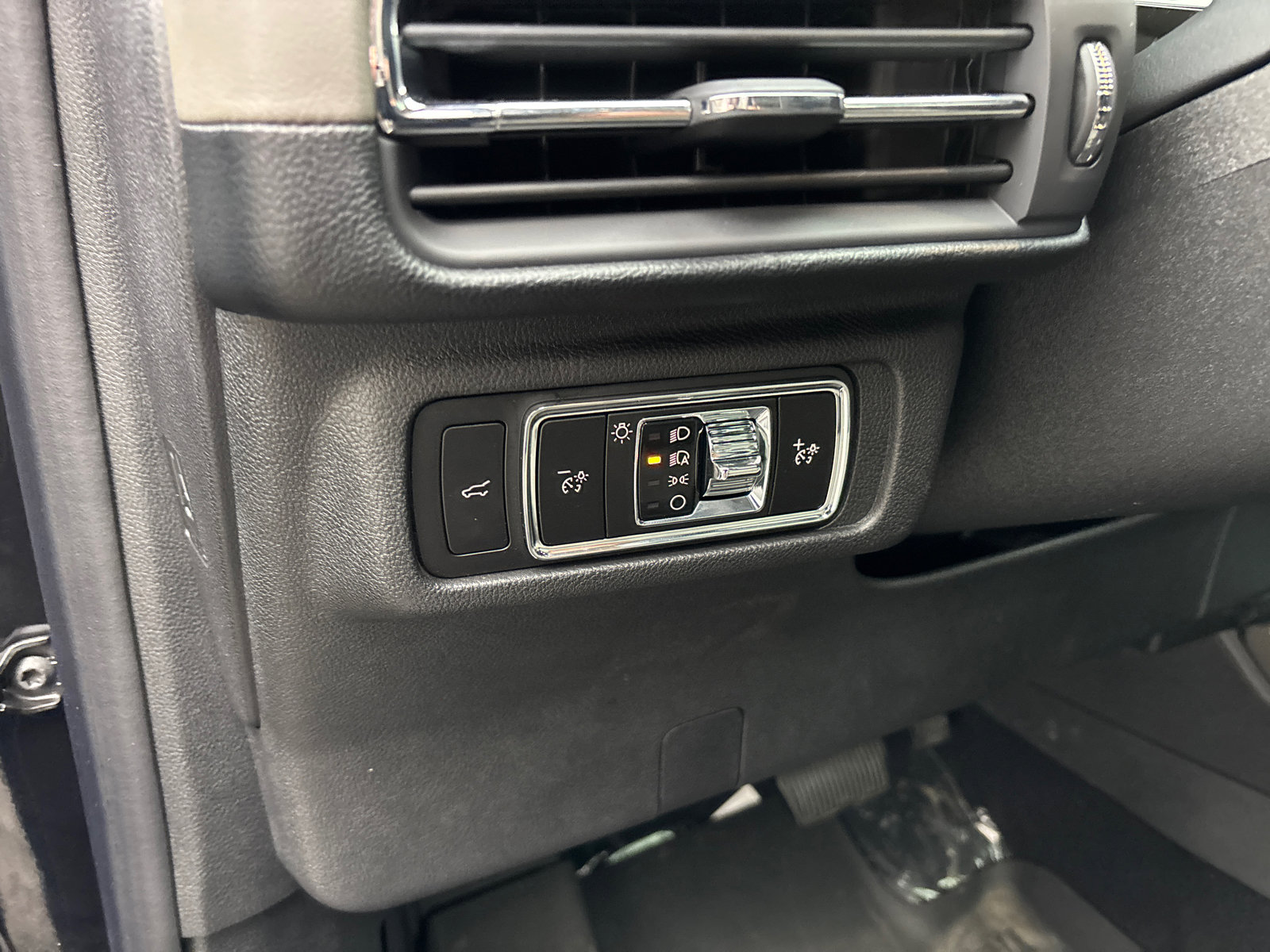 New 2026 Lincoln Corsair Premiere image 14