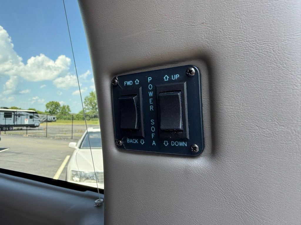 Used 2020 GMC Savana 2500 Explorer Limited SE w/ Enhanced Convenience Package image 7