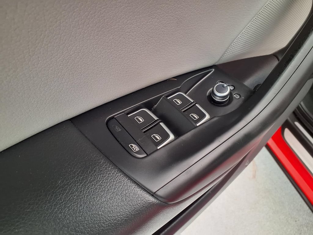 Used 2018 Audi Q3 2.0T Premium w/ Convenience Package FWD image 4
