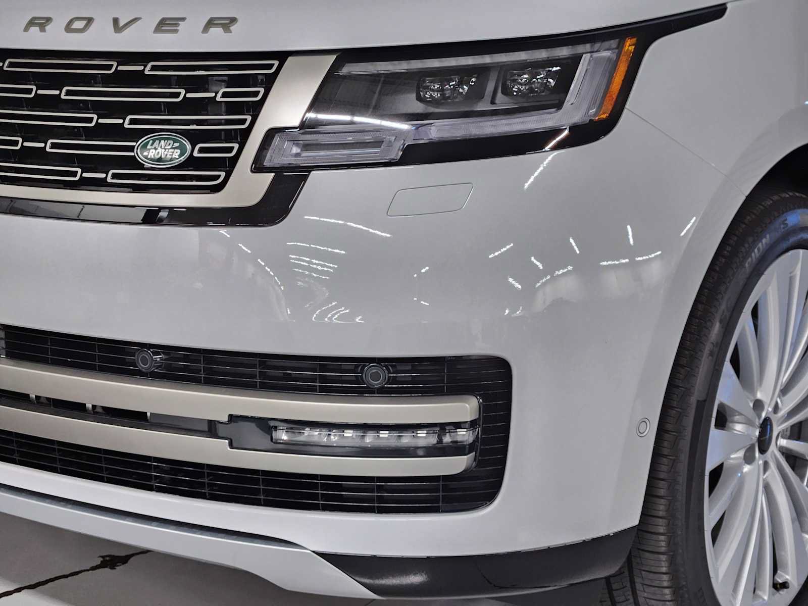 New 2026 Land Rover Range Rover Long Wheelbase SE AWD/4WD image 12