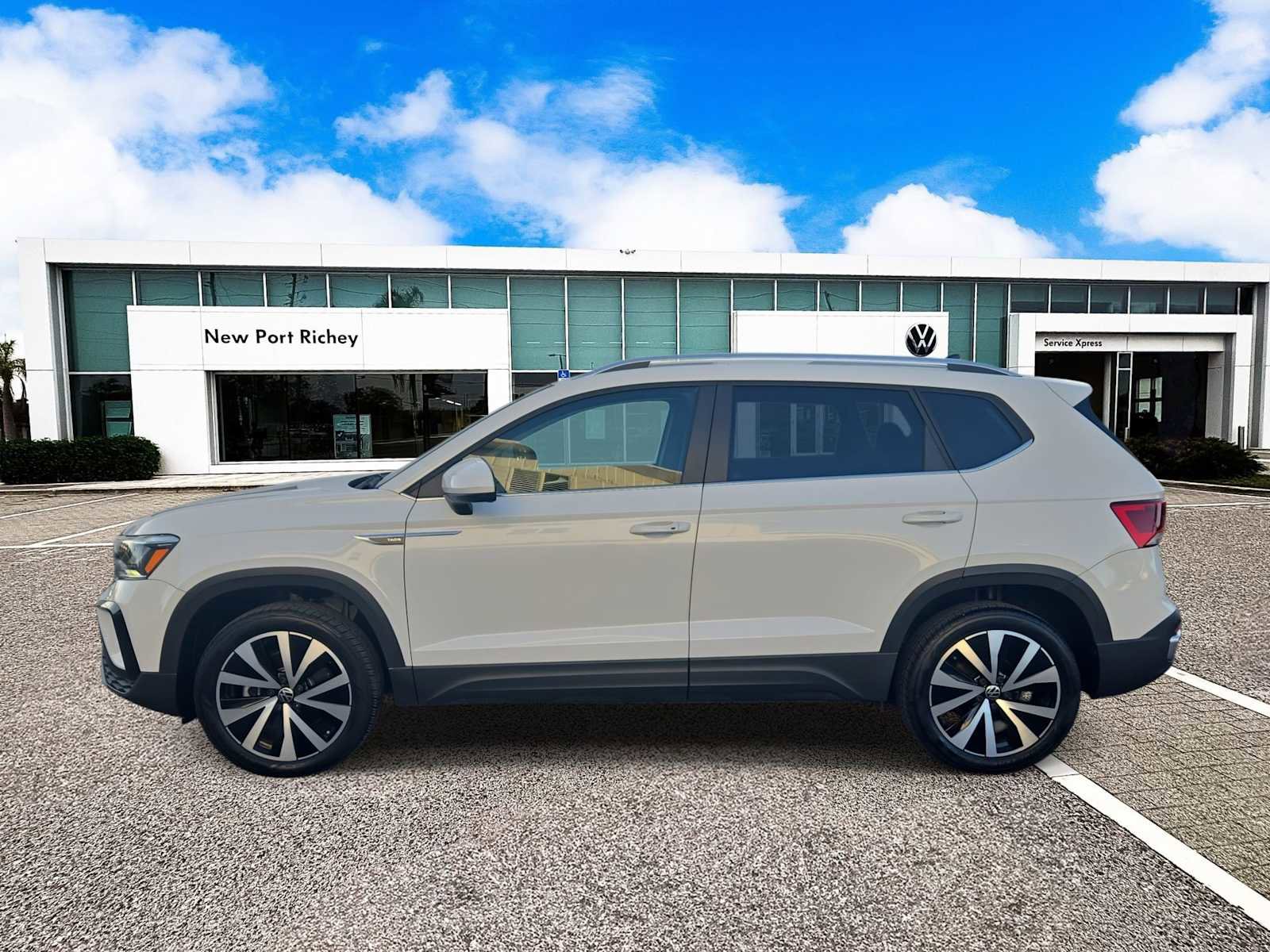 Used 2023 Volkswagen Taos SE image 5