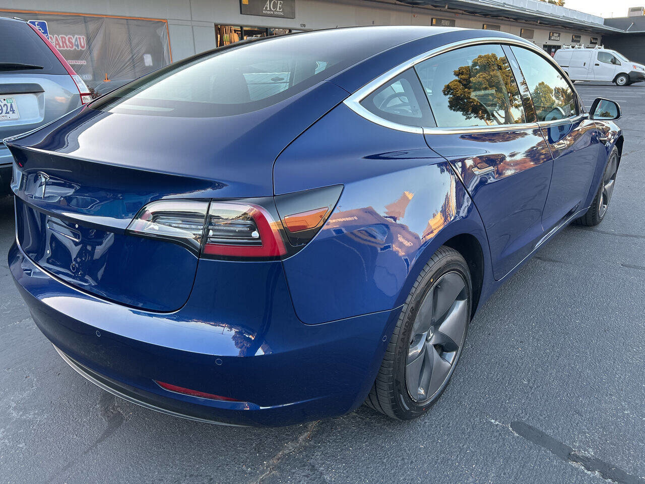 Used 2018 Tesla Model 3 Long Range RWD image 3