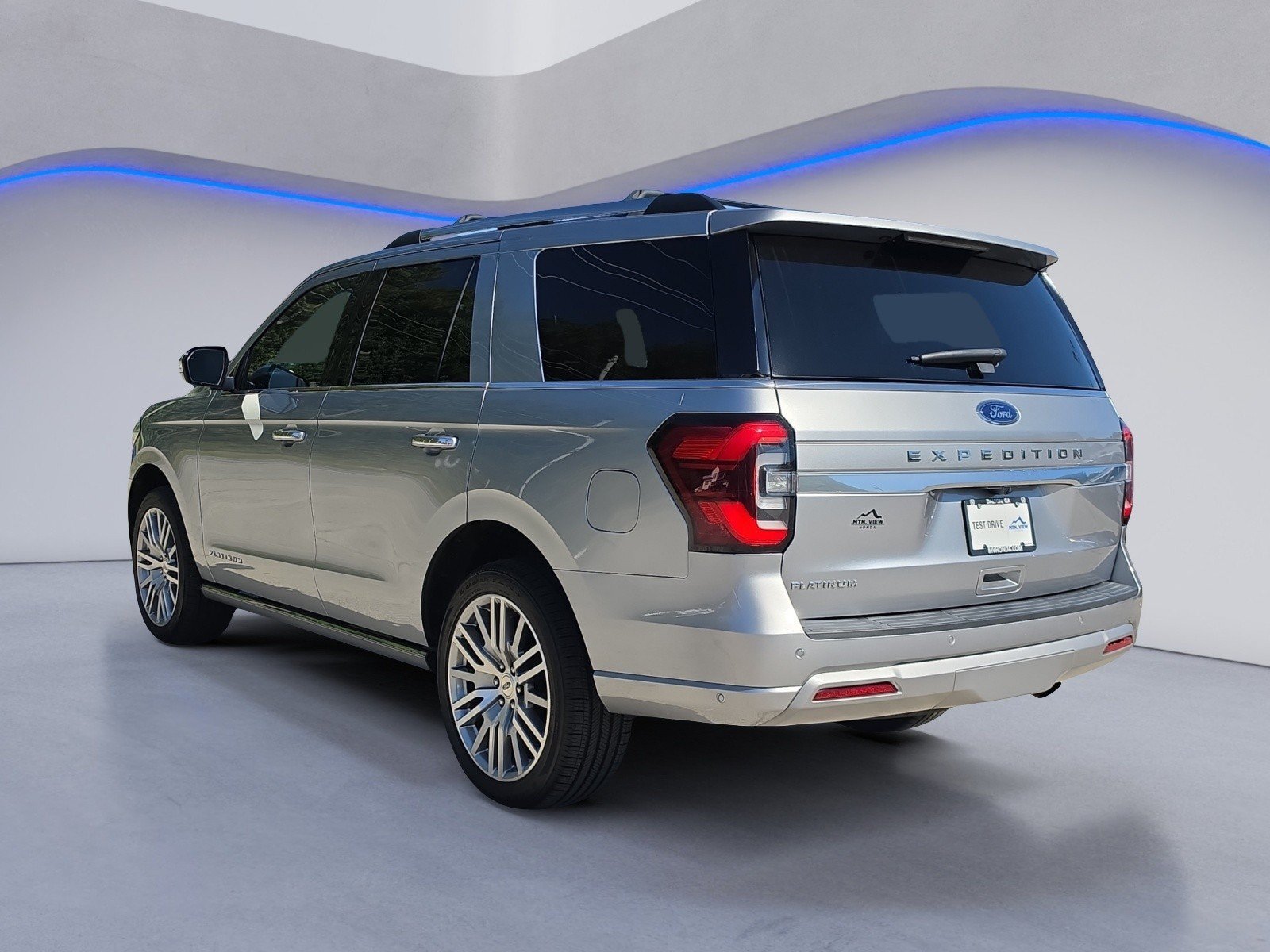 Used 2024 Ford Expedition Platinum AWD/4WD image 3