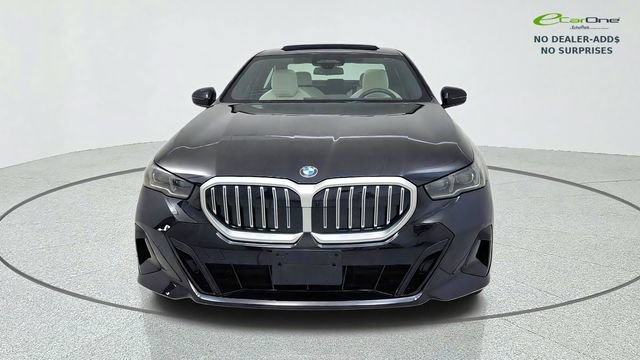 Used 2027 BMW 530i w/ M Sport Package RWD image 2