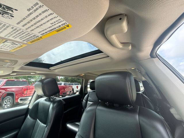 Used 2017 Nissan Pathfinder Platinum w/ Family Entertainment Package AWD/4WD image 19