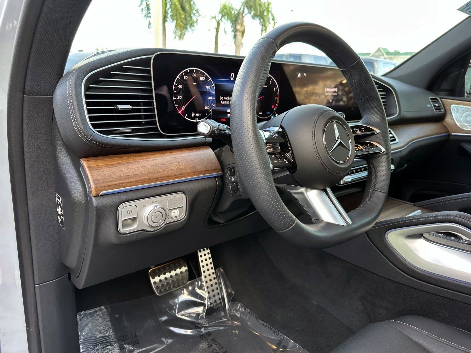 Certified 2025 Mercedes-Benz GLS 450 4MATIC image 19