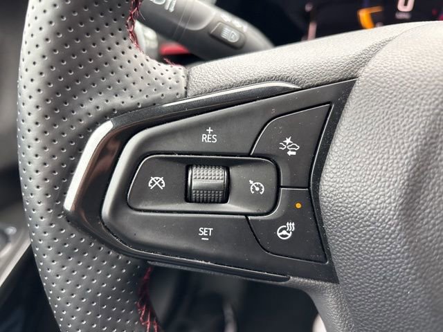 Used 2024 Chevrolet Trax RS w/ Sunroof Package FWD image 18