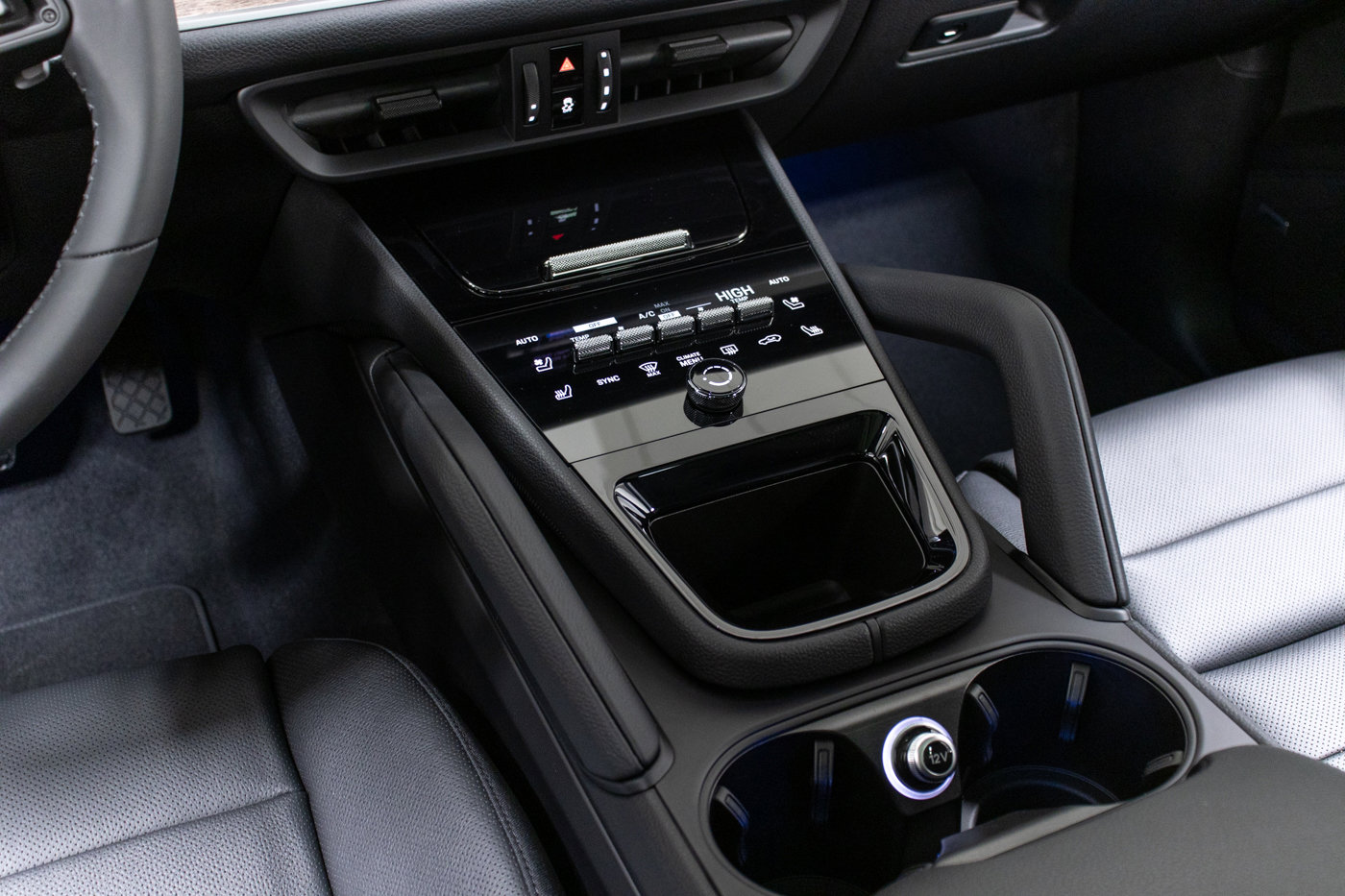 New 2025 Porsche Cayenne image 21