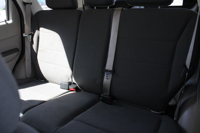 Used 2010 Ford Escape XLS AWD/4WD image 5