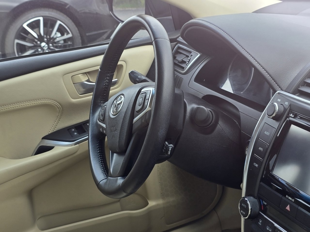 Used 2016 Toyota Camry XLE w/ Moonroof Package image 21