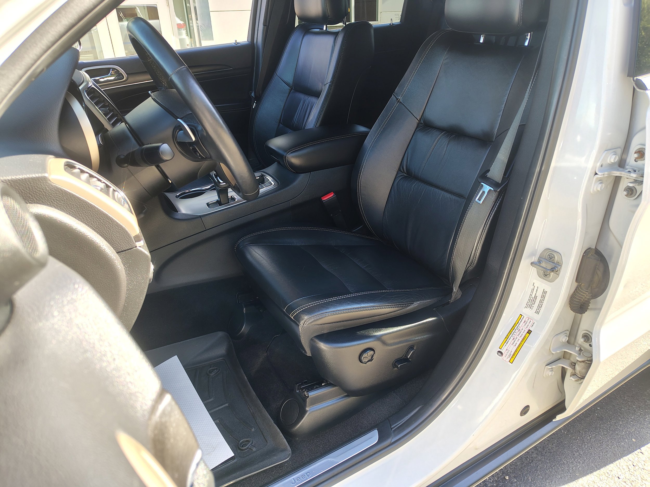 Used 2015 Jeep Grand Cherokee Limited AWD/4WD image 17