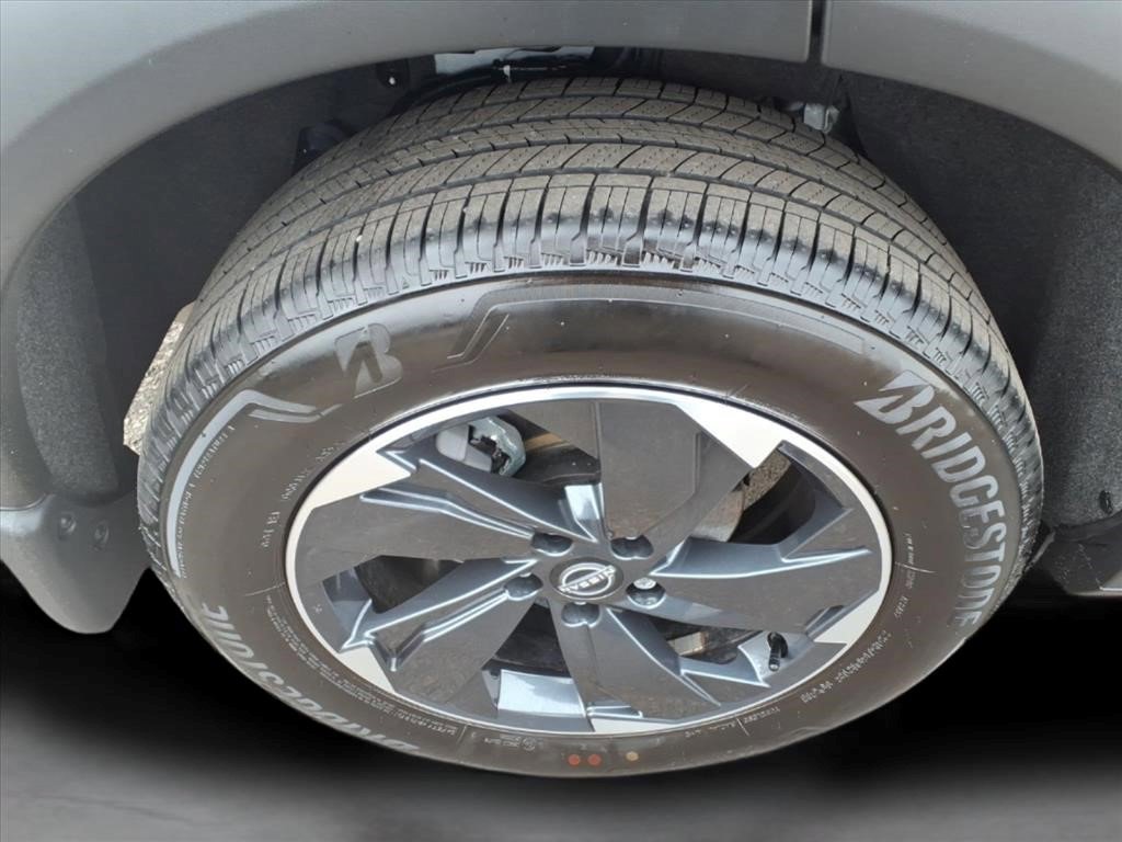 Used 2025 Nissan Rogue SV AWD/4WD image 15