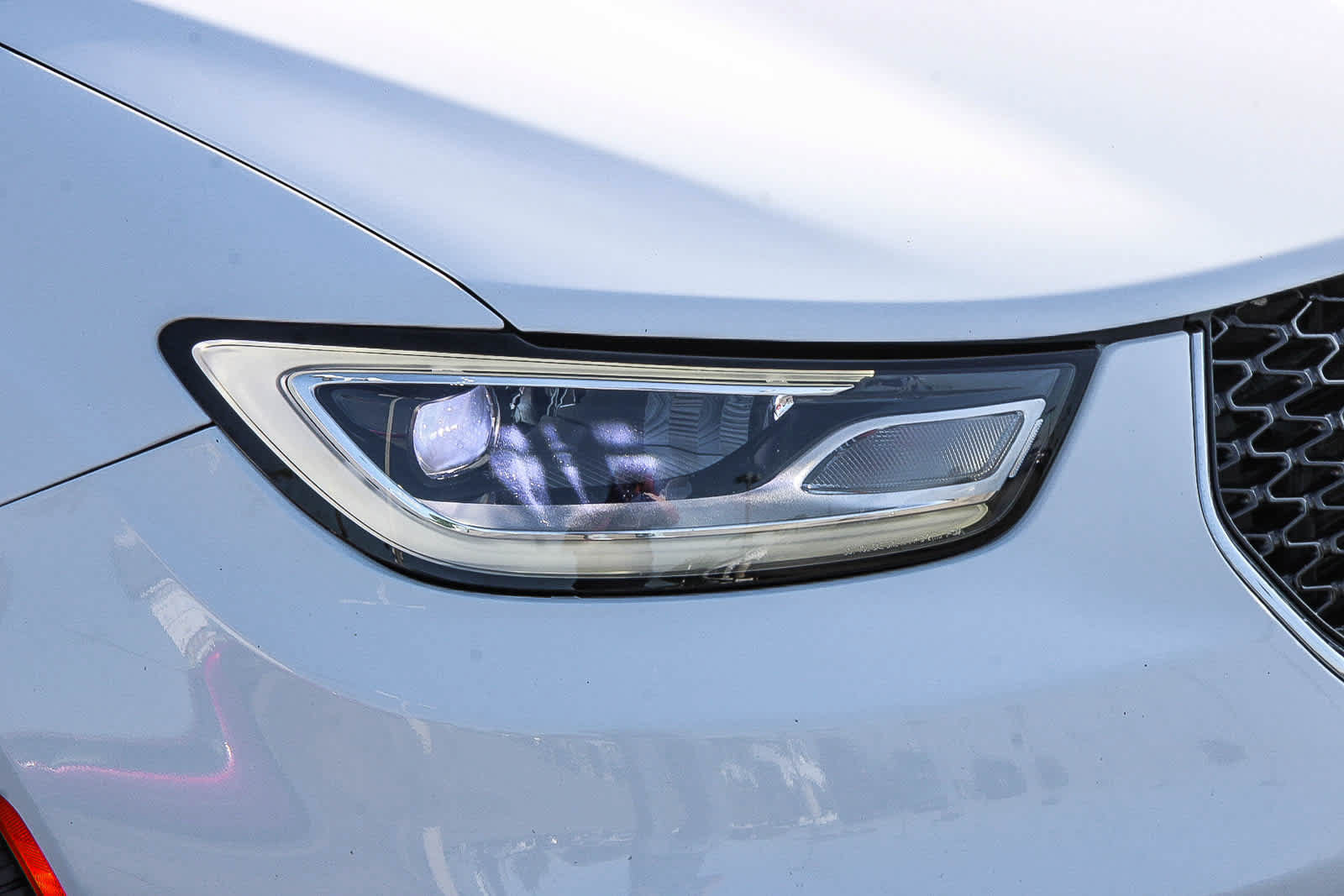 Used 2024 Chrysler Pacifica Touring-L FWD image 4