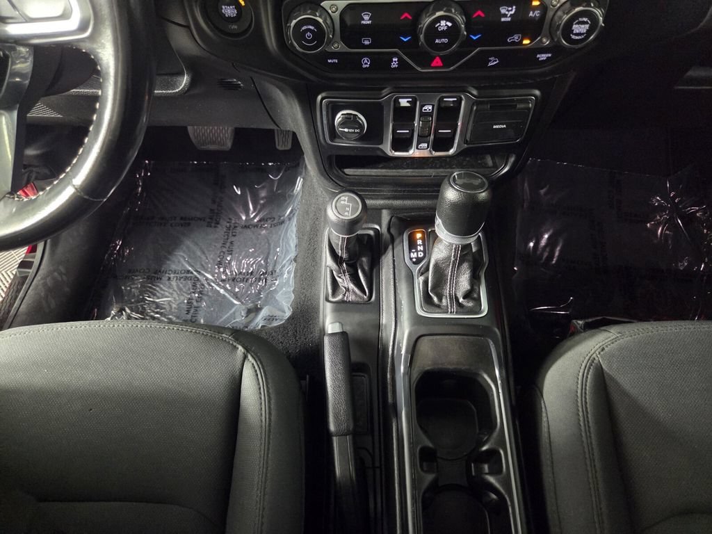 Used 2021 Jeep Wrangler Unlimited Sahara AWD/4WD image 15