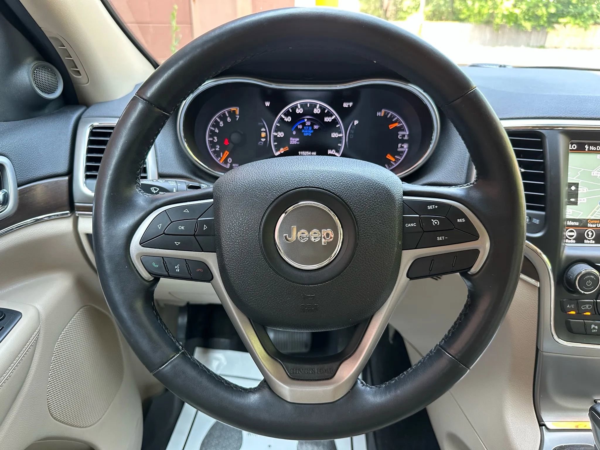 Used 2018 Jeep Grand Cherokee Limited w/ Luxury Group II image 17