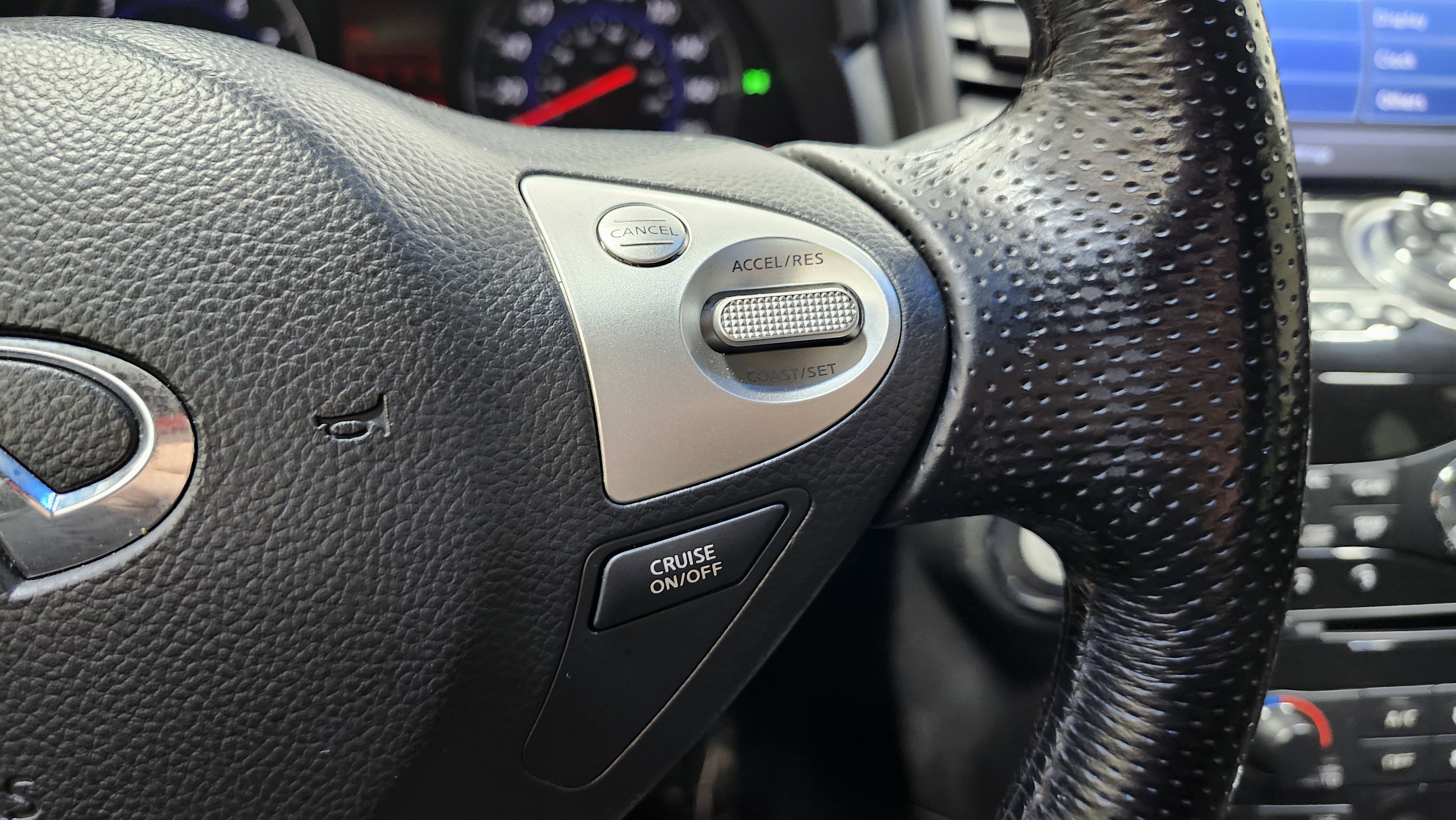 Used 2011 INFINITI FX35 AWD w/ Premium Pkg image 35