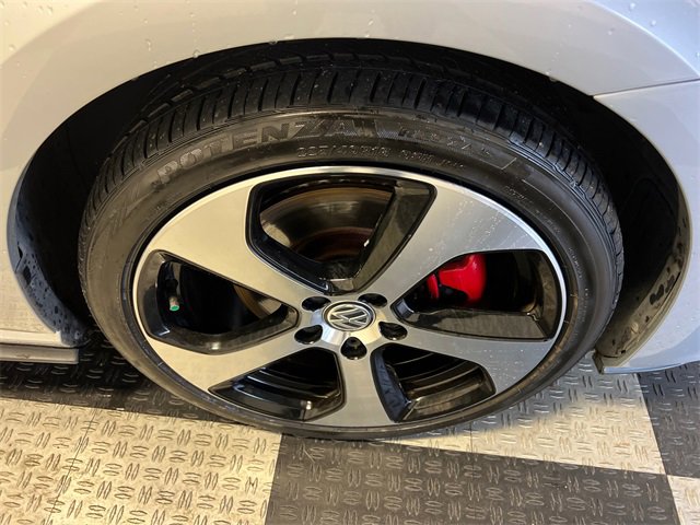 Used 2017 Volkswagen Golf S image 9