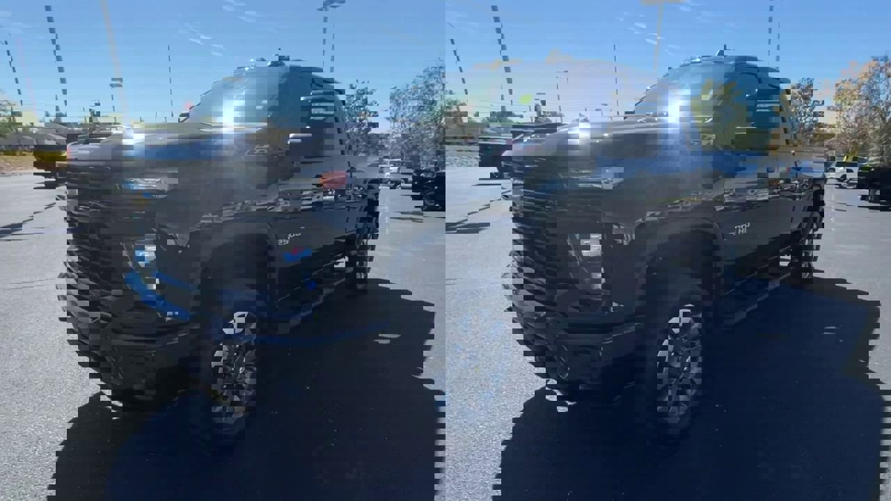 Used 2025 Chevrolet Silverado 2500 Custom w/ Custom Value Package image 4