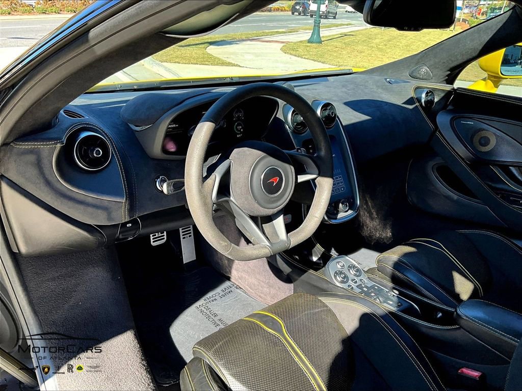 Used 2018 McLaren 570S Spider image 12