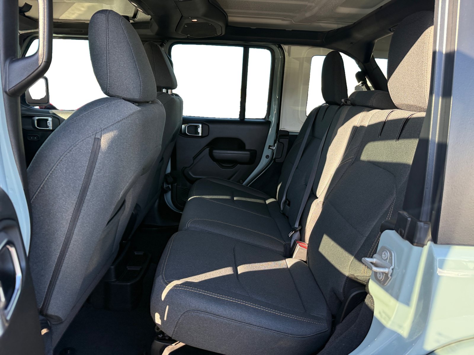 Used 2024 Jeep Wrangler Unlimited w/ Convenience Group AWD/4WD image 16