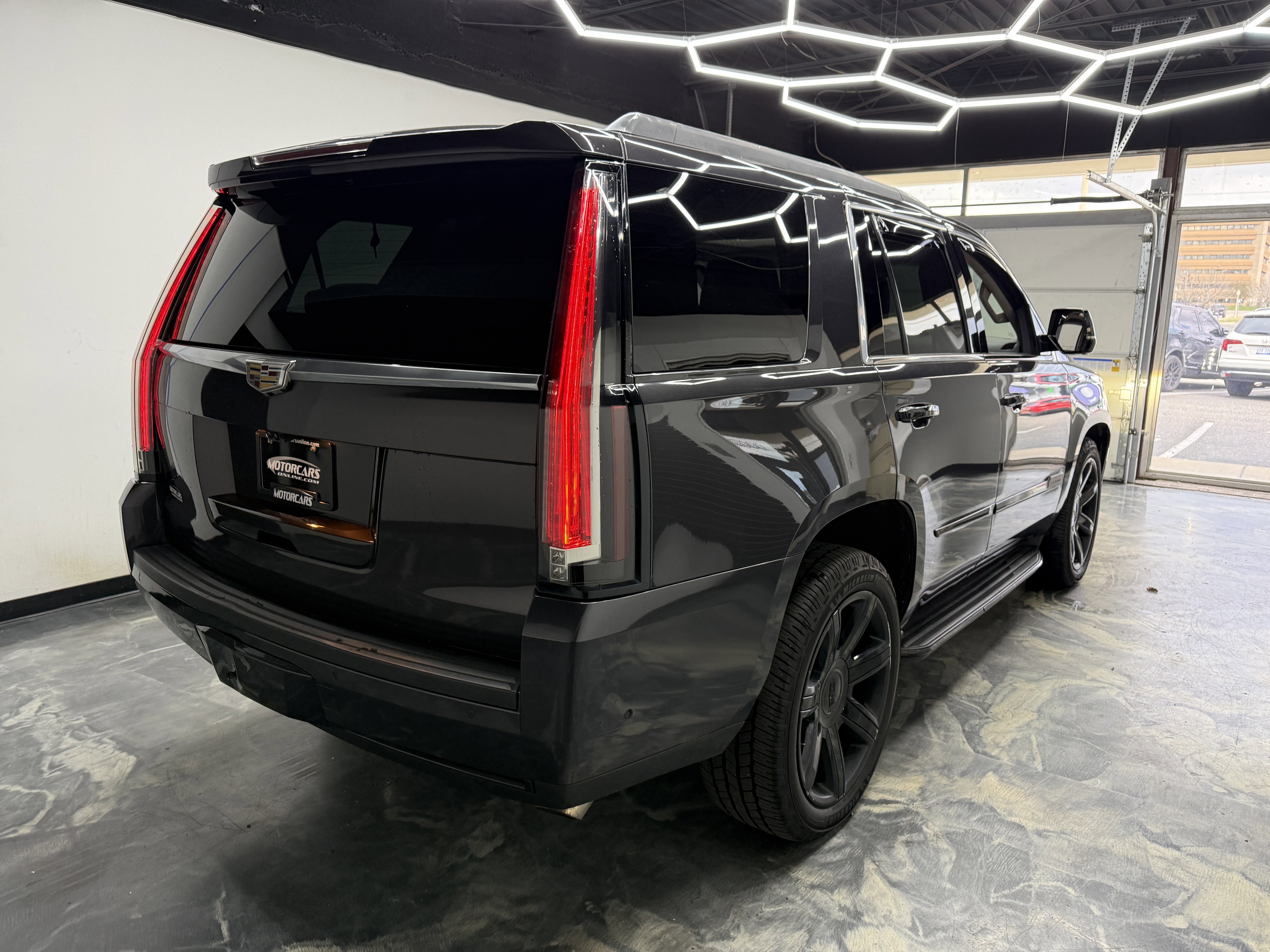 Used 2018 Cadillac Escalade Luxury image 5