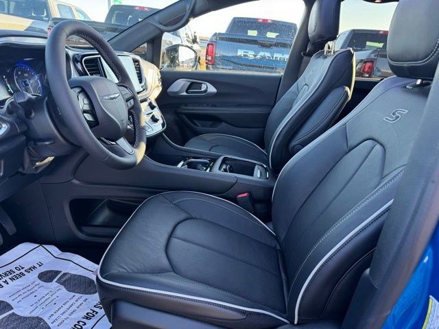 New 2026 Chrysler Pacifica Limited w/ S Appearance Package image 9
