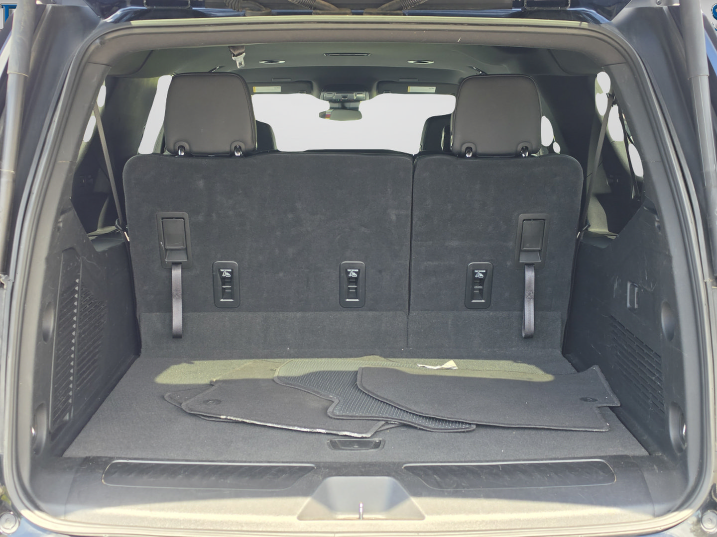 Used 2025 Chevrolet Suburban LT RWD image 15