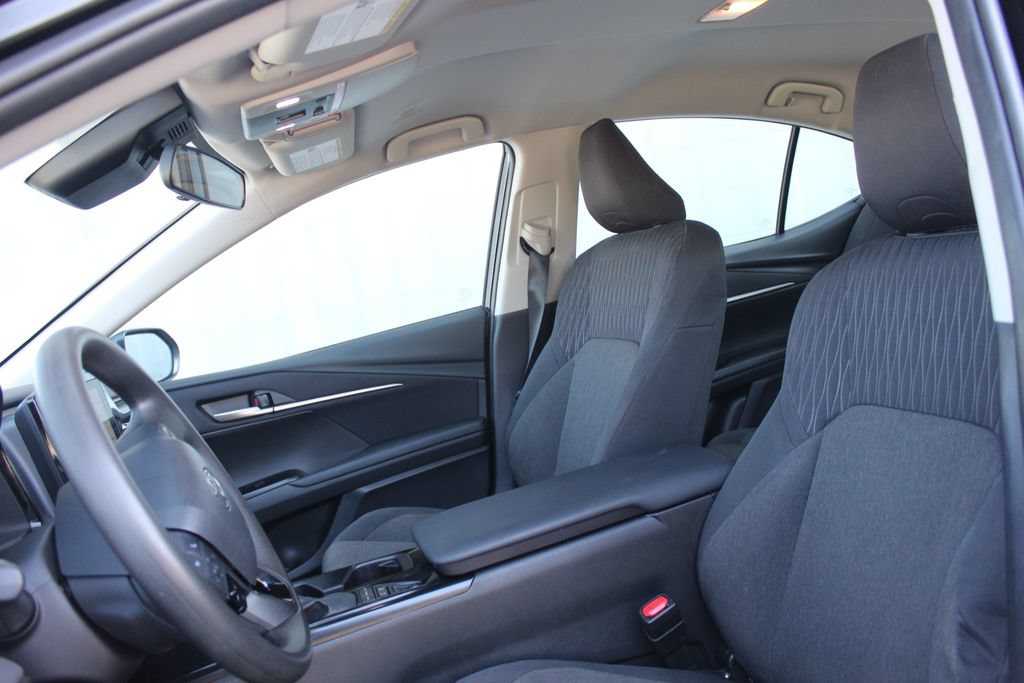 Used 2025 Toyota Camry LE FWD image 18