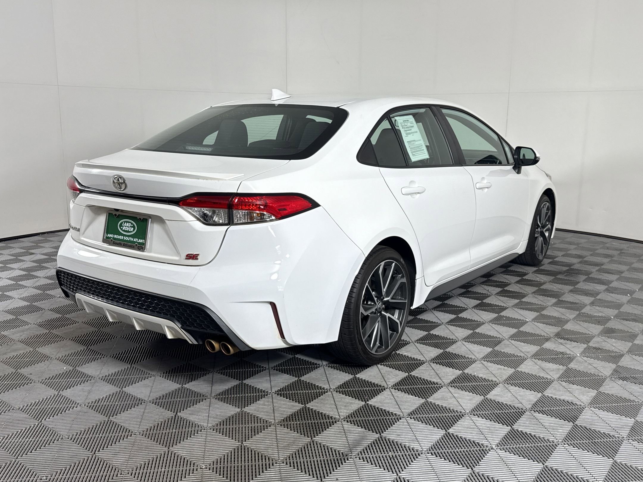 Used 2022 Toyota Corolla SE FWD image 9