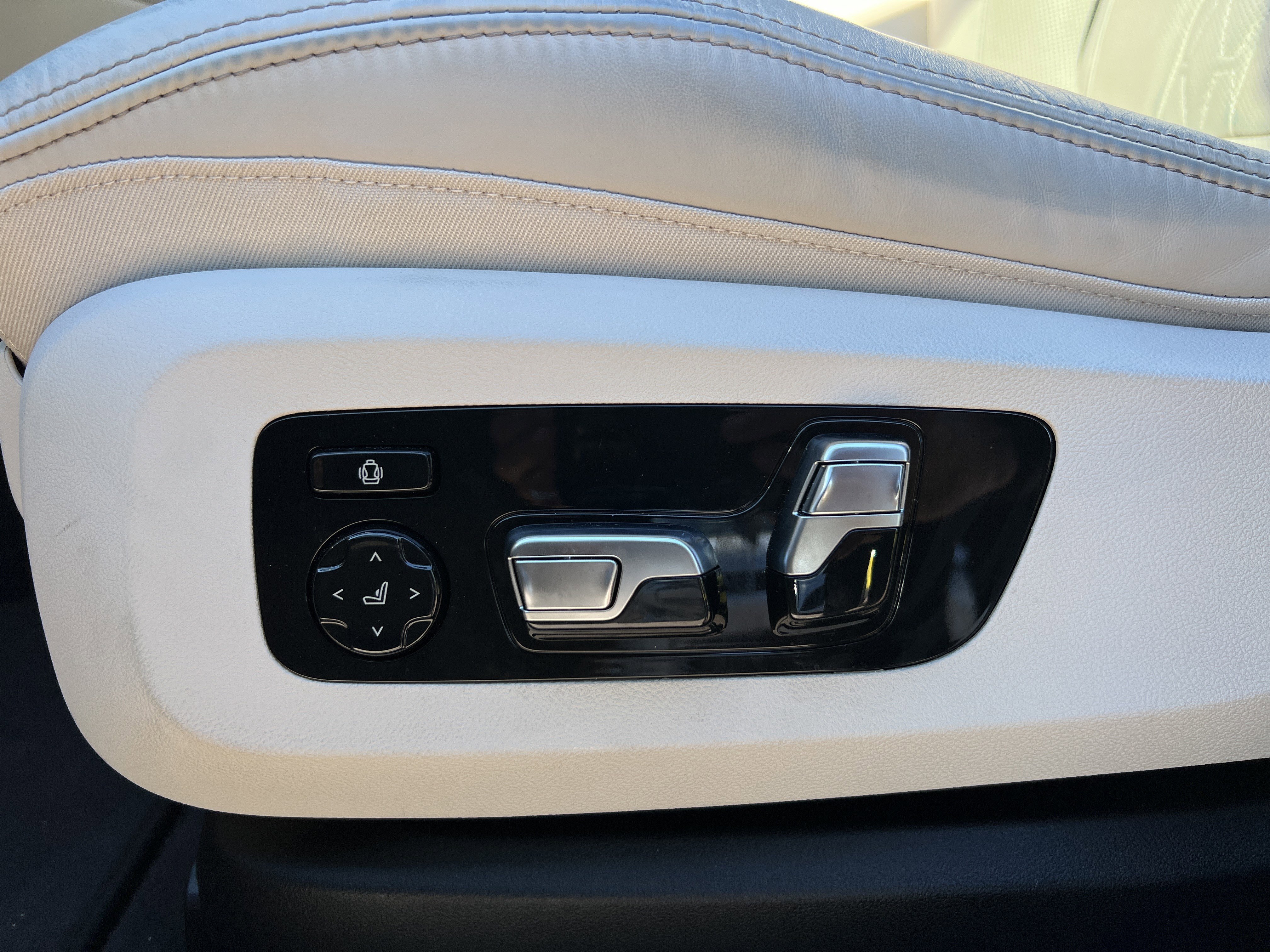 Certified 2025 BMW X6 M60i AWD/4WD image 38