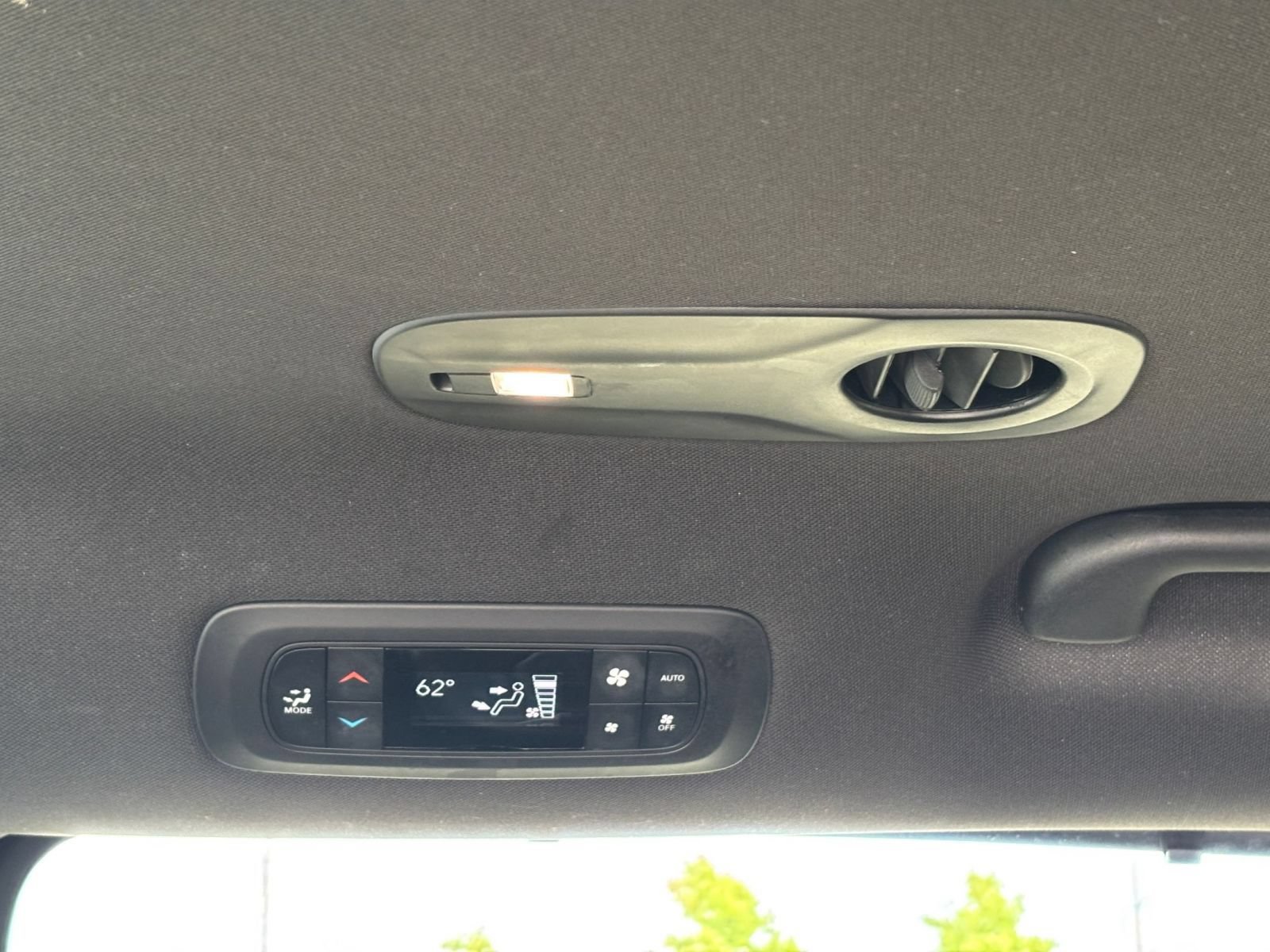 Used 2025 Chrysler Pacifica Select FWD image 24